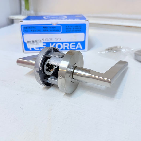 튜블러형 레버 방문손잡이20형 31LC-110샤리프SSPRI